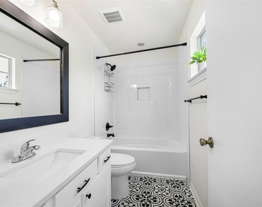 2921 E 14th St - Photo Thumbnail 8