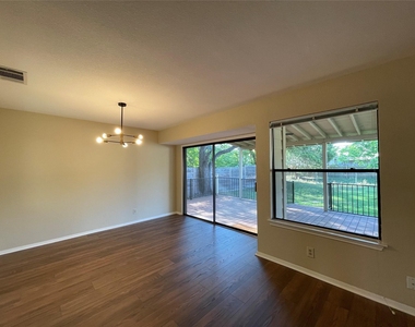 8905 Bridgewood Trl - Photo Thumbnail 5