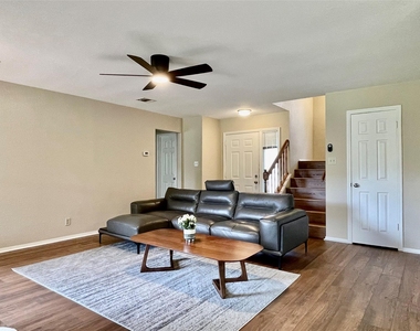 8905 Bridgewood Trl - Photo Thumbnail 3