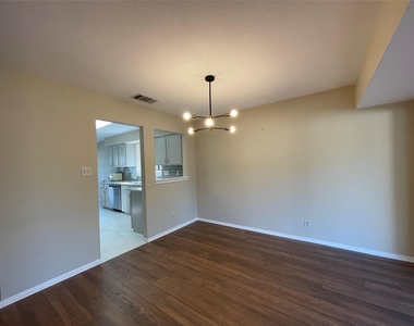 8905 Bridgewood Trl - Photo Thumbnail 6