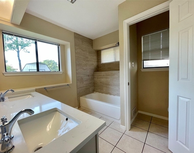 8905 Bridgewood Trl - Photo Thumbnail 15