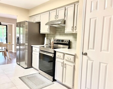 8905 Bridgewood Trl - Photo Thumbnail 11