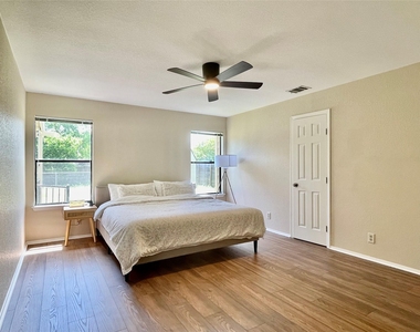 8905 Bridgewood Trl - Photo Thumbnail 14