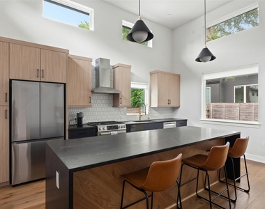 2713 Stacy Ln - Photo Thumbnail 6