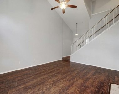 1017 Doras Dr - Photo Thumbnail 6