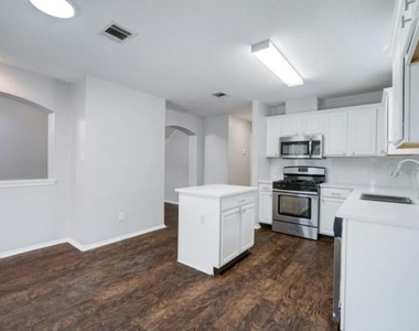 1017 Doras Dr - Photo Thumbnail 10