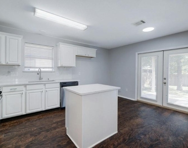 1017 Doras Dr - Photo Thumbnail 7