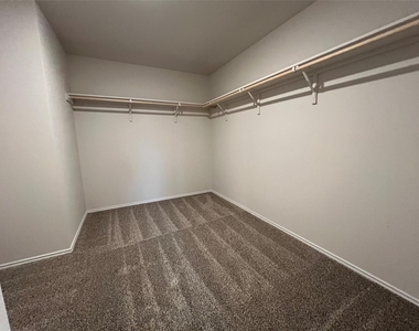 305 Wirecrested Dr - Photo Thumbnail 12