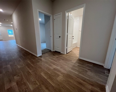 305 Wirecrested Dr - Photo Thumbnail 21
