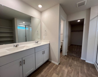 305 Wirecrested Dr - Photo Thumbnail 10