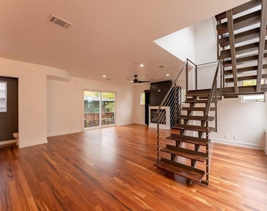 716 Post Oak St - Photo Thumbnail 3