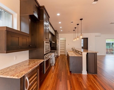 716 Post Oak St - Photo Thumbnail 8