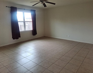 19208 Freedom Hill Ln - Photo Thumbnail 3