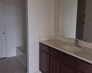 19208 Freedom Hill Ln - Photo Thumbnail 6