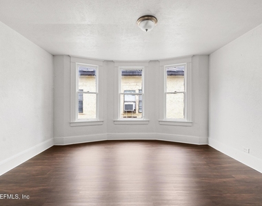 1052 E 10th Street - Photo Thumbnail 5
