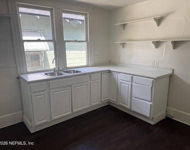 1052 E 10th Street - Photo Thumbnail 7