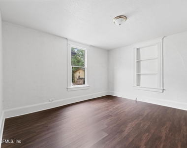 1052 E 10th Street - Photo Thumbnail 9