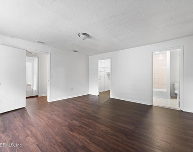 1052 E 10th Street - Photo Thumbnail 12