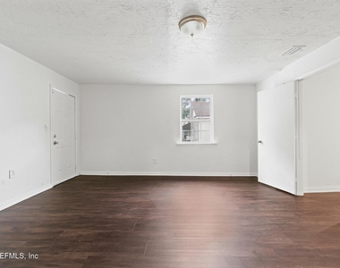1052 E 10th Street - Photo Thumbnail 11