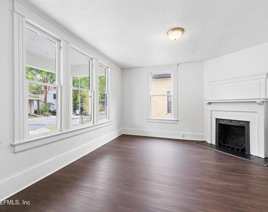 1052 E 10th Street - Photo Thumbnail 4