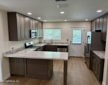 223 N Collen Road - Photo Thumbnail 3