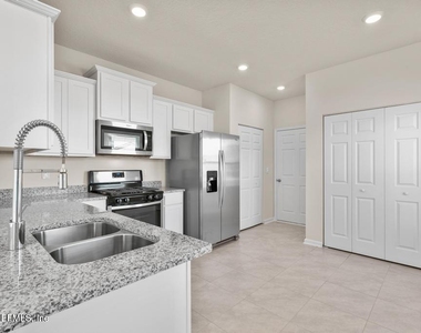 21 Temple Drive - Photo Thumbnail 8