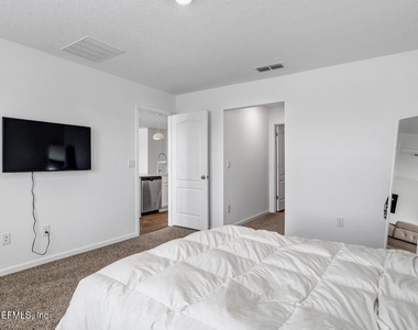 121 Ardila Circle - Photo Thumbnail 17
