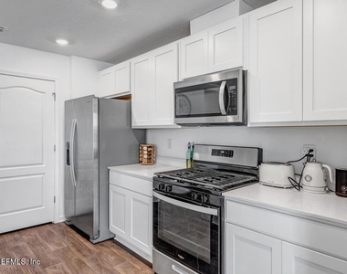 121 Ardila Circle - Photo Thumbnail 13