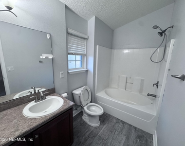 7565 Westland Oaks Drive - Photo Thumbnail 13
