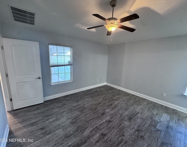 7565 Westland Oaks Drive - Photo Thumbnail 12