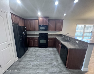 7565 Westland Oaks Drive - Photo Thumbnail 5