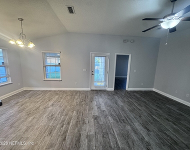 7565 Westland Oaks Drive - Photo Thumbnail 10