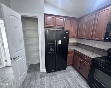 7565 Westland Oaks Drive - Photo Thumbnail 7