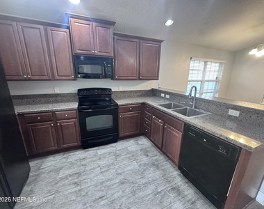 7565 Westland Oaks Drive - Photo Thumbnail 6