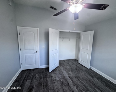 7565 Westland Oaks Drive - Photo Thumbnail 16