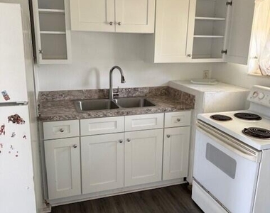 1729 Logan Street W - Photo Thumbnail 4