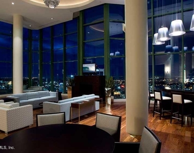 1431 Riverplace Boulevard - Photo Thumbnail 19
