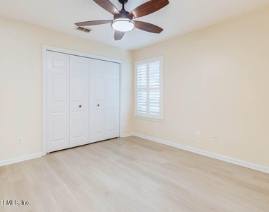 813 W American Eagle Drive - Photo Thumbnail 13