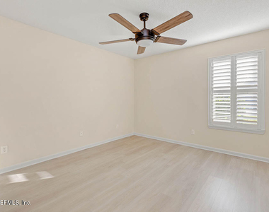 813 W American Eagle Drive - Photo Thumbnail 14