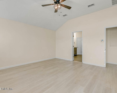 813 W American Eagle Drive - Photo Thumbnail 16