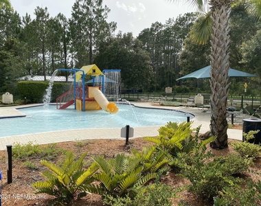 813 W American Eagle Drive - Photo Thumbnail 32