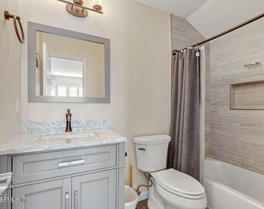 813 W American Eagle Drive - Photo Thumbnail 22