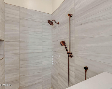 813 W American Eagle Drive - Photo Thumbnail 19