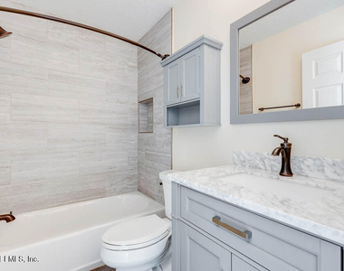 813 W American Eagle Drive - Photo Thumbnail 17