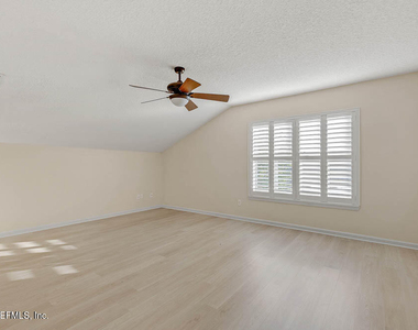 813 W American Eagle Drive - Photo Thumbnail 23