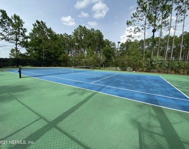 813 W American Eagle Drive - Photo Thumbnail 27