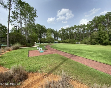 813 W American Eagle Drive - Photo Thumbnail 28