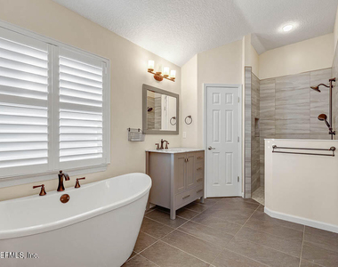 813 W American Eagle Drive - Photo Thumbnail 18
