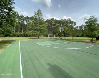 813 W American Eagle Drive - Photo Thumbnail 29