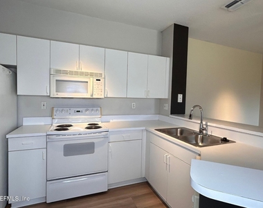 540 Florida Club Boulevard - Photo Thumbnail 10